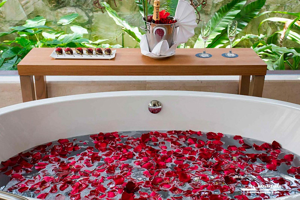 Sheraton Maldives Full Moon Resort and Spa Sheraton Maldives Full Moon Resort and Spa