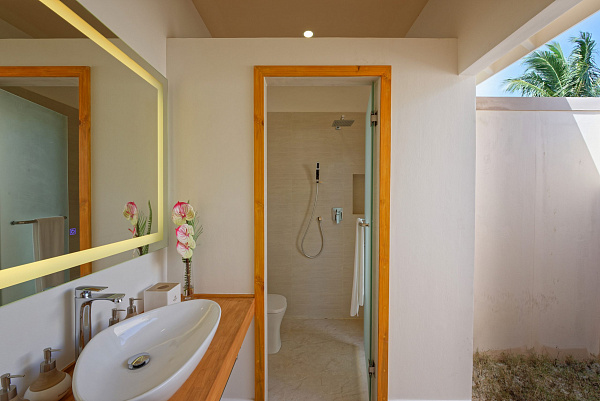 Brennia Kottefaru Maldives  Brennia Kottefaru Maldives