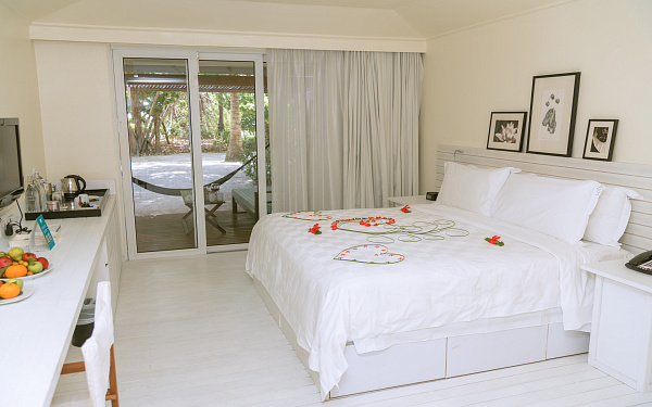 Holiday Inn Resort Kandooma Maldives Holiday Inn Resort Kandooma Maldives