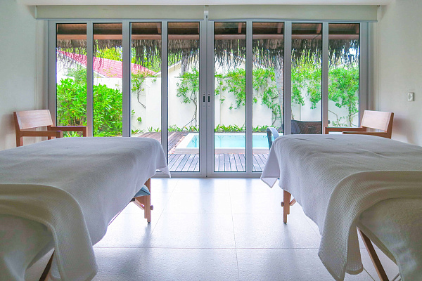 Holiday Inn Resort Kandooma Maldives Holiday Inn Resort Kandooma Maldives